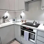 Hazelnut Seafront One Bedroom Bn1Gre09